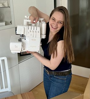 Julia Lang von Julia Lang Handmade mit Ihrer Overlock